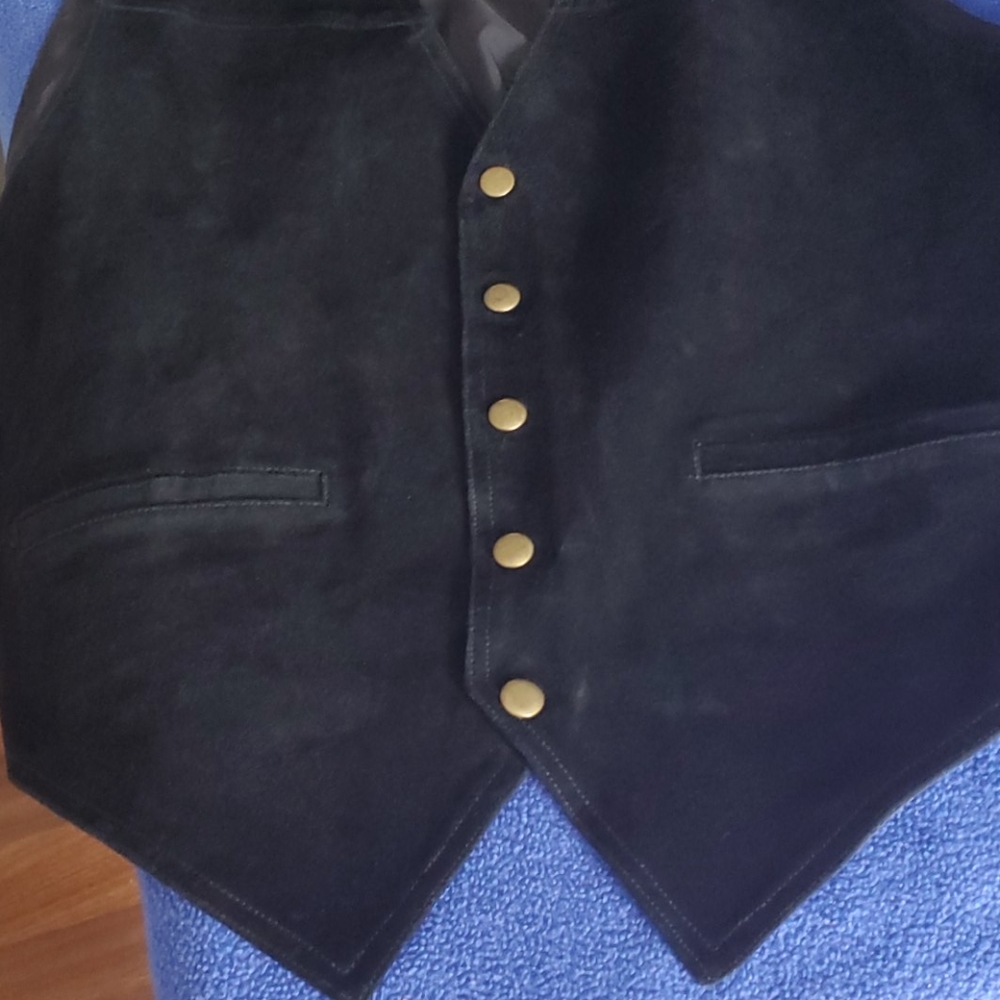 Large Vest - Picture 4 of 4
